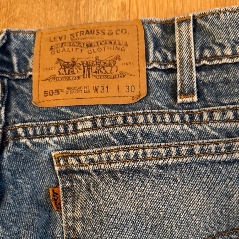 Levi's Vintage 90’s Orange Tab Relaxed Fit Jeans — Medium Blue Denim - Picture 3 of 7